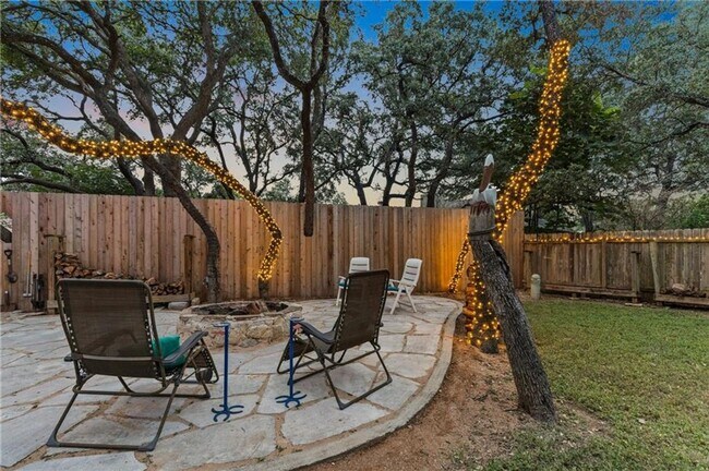 Building Photo - 4-bedroom, 1-story home with dedicated office space and large backyard!