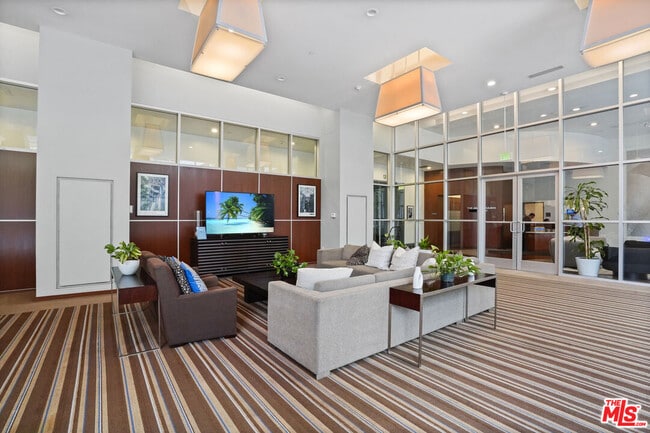 Building Photo - 801 S Grand Ave