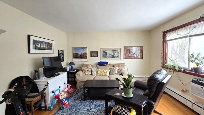 Building Photo - 1401 W Warner Ave