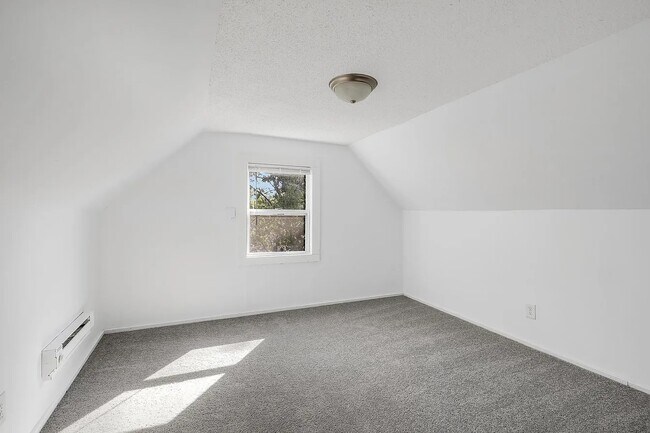 Building Photo - 2124 Fremont Ave N
