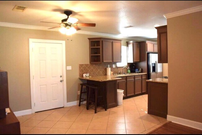 Building Photo - 2009 Neumann Dr