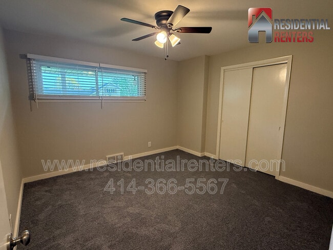 Building Photo - 205 N 165th St