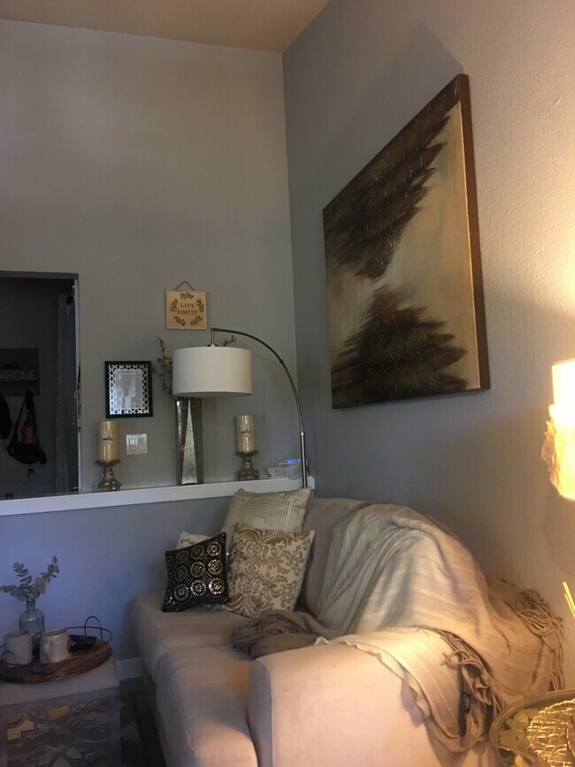 Building Photo - Luxury Condo