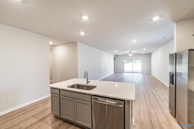 Building Photo - 14976 Greenleaf Dr