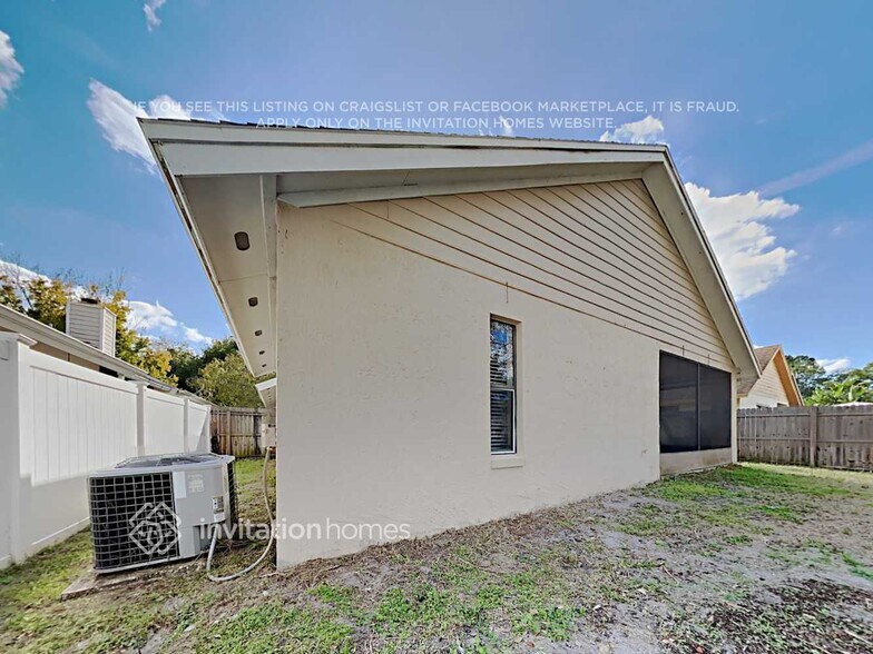Building Photo - 3424 S St Lucie Dr