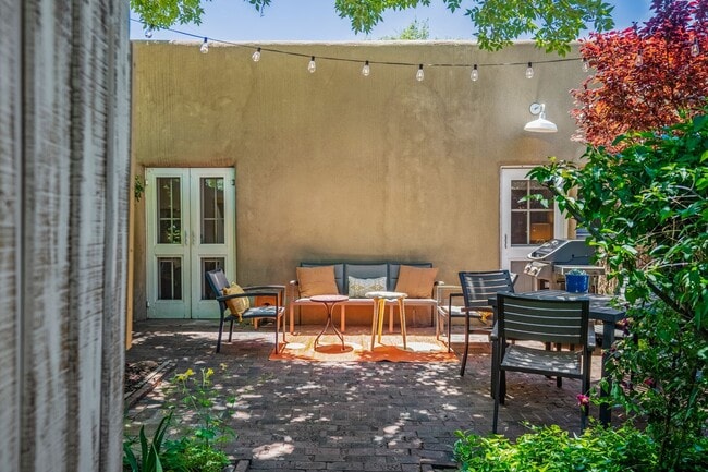 Building Photo - 573 W San Francisco St