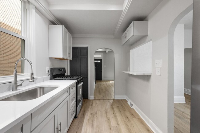 Building Photo - Charming 2 bedroom home in Beechview available May 1!