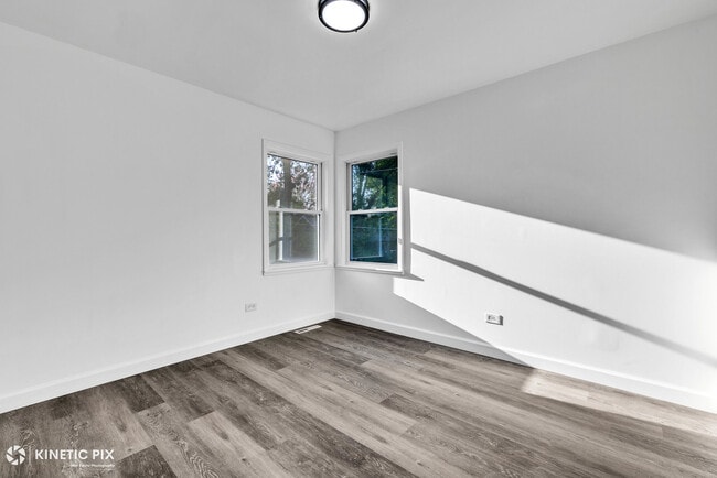 Building Photo - 18888 Oak Ave