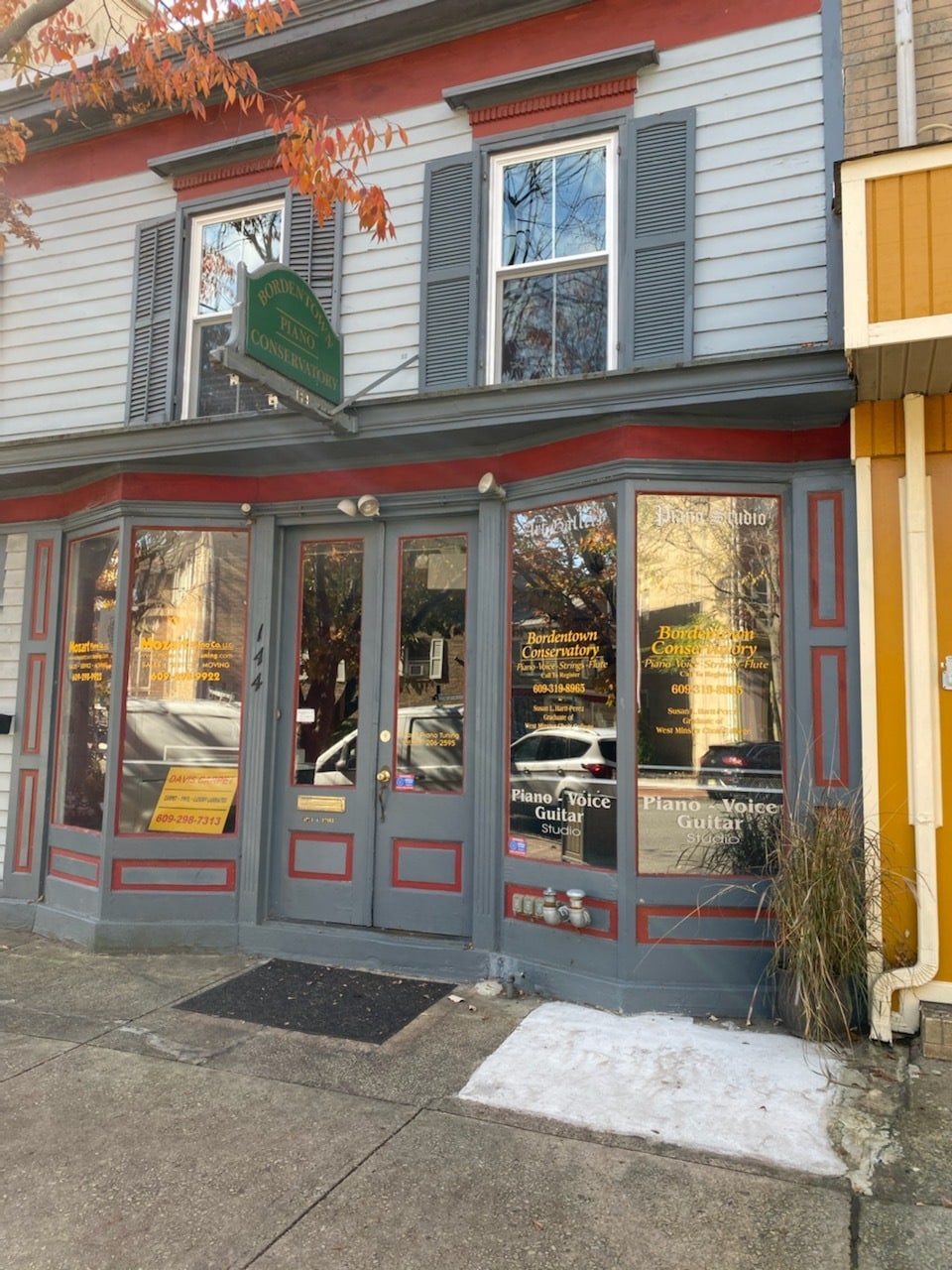 Building Photo - 144 Farnsworth Ave