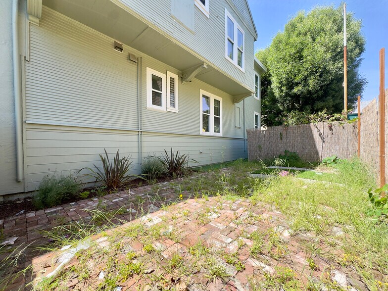 Building Photo - 1240 12th St