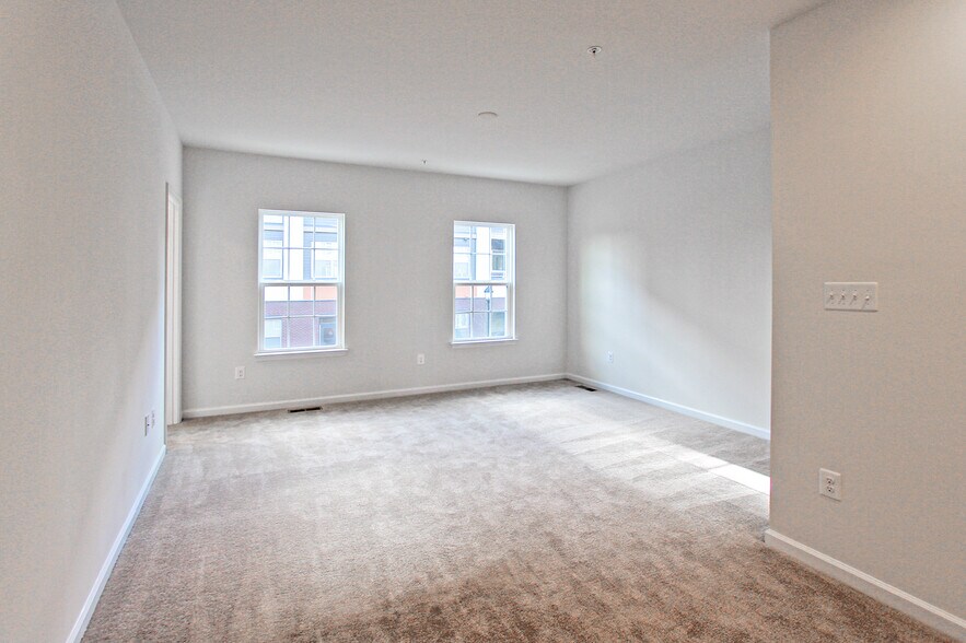 Building Photo - 13652 Endeavour Dr