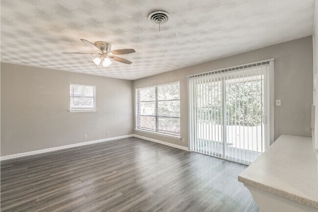 Building Photo - 7513 Maple Dr