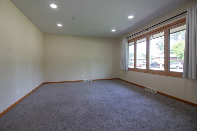 Building Photo - 1850 Connie Ct