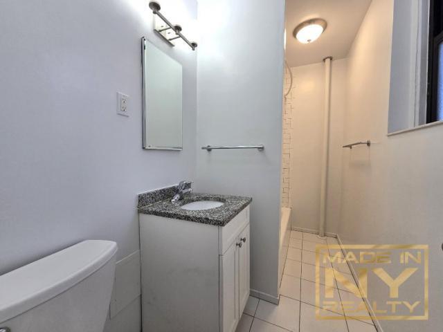 Building Photo - 1 bedroom in SUNNYSIDE NY 11104