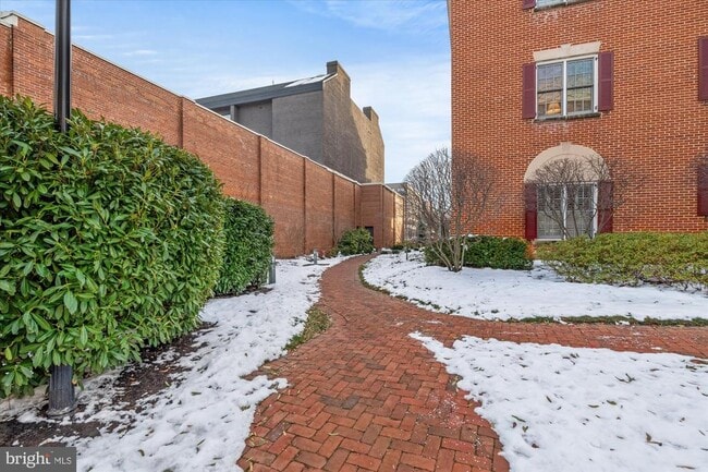 Building Photo - 600 Second St