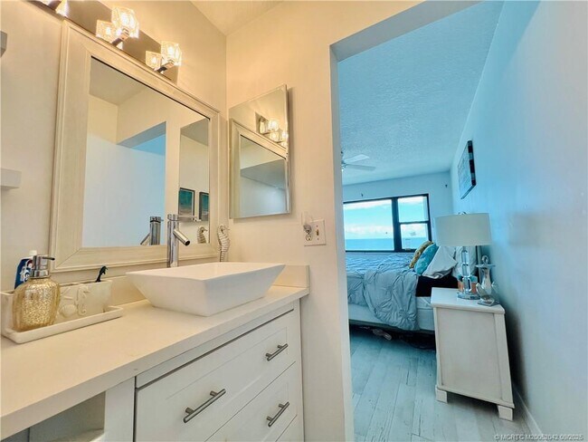 Building Photo - 9400 S Ocean Dr