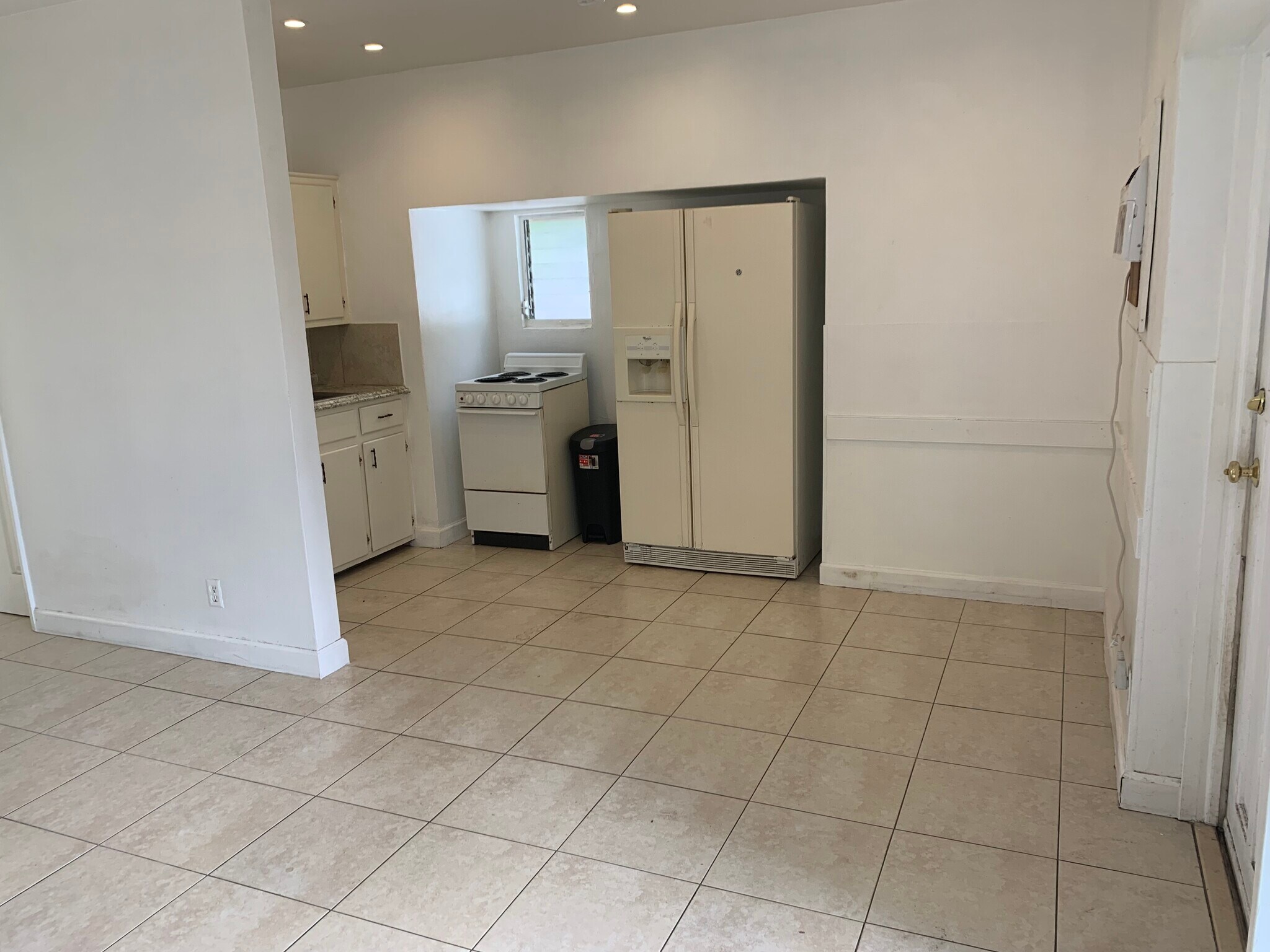 Kitchen - 320 SW 21st St