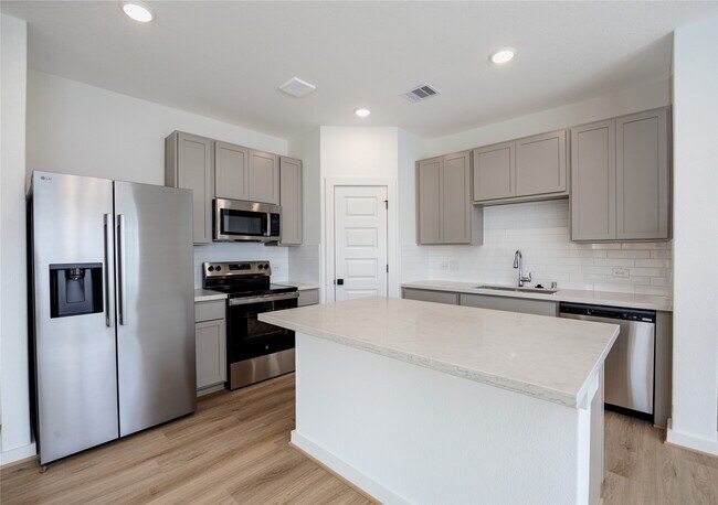 Building Photo - 2027 Longmire Villas Ct