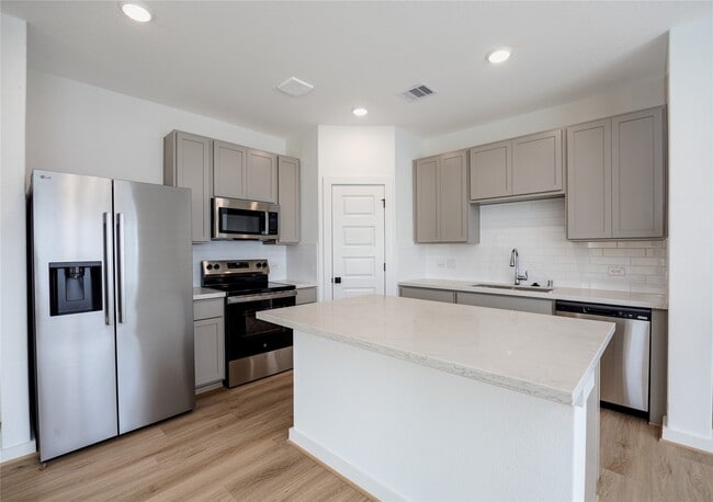 Building Photo - 2035 Longmire Villas Ct