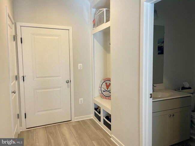 Building Photo - 23006 Sullivans Cove Sq