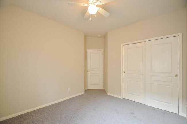 Building Photo - 102 N Holly Laurel Cir