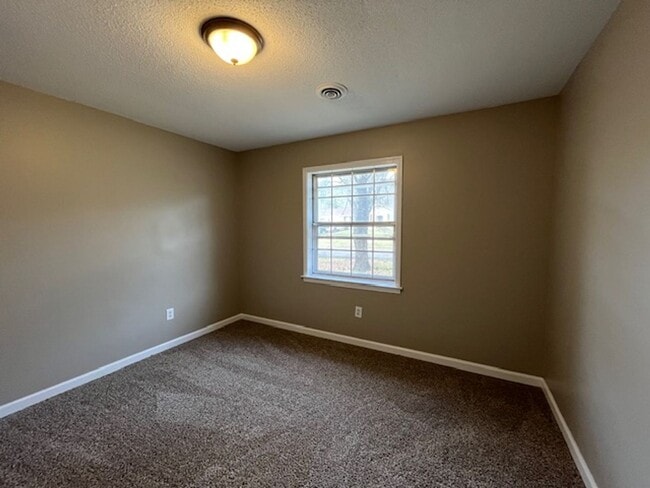 Building Photo - Renovated 4 Bedroom 2 Bath Home For Rent!