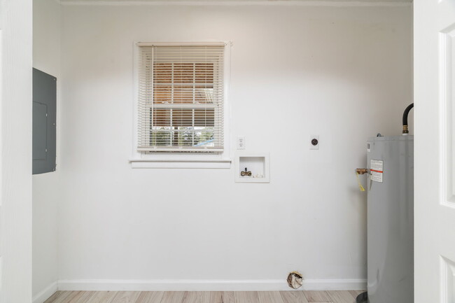 Building Photo - 331 Sarvis Dr