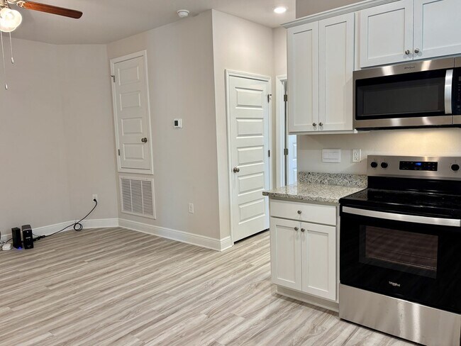 Building Photo - 492 Vermilion Cir