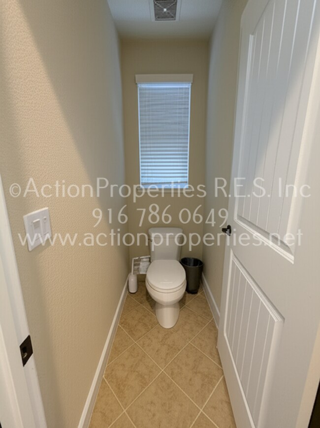 Building Photo - Gated Penryn Patio 2 Story Home, 3 Bedroom...