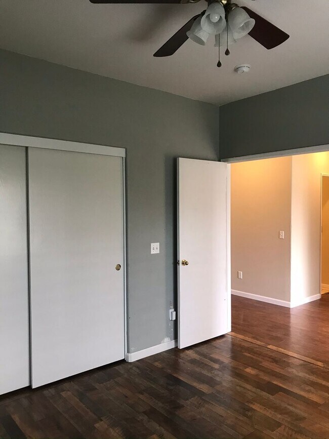 Building Photo - 3 Bedroom 2 Bathroom Home In Southwest Visalia with a Pool and SOLAR!
