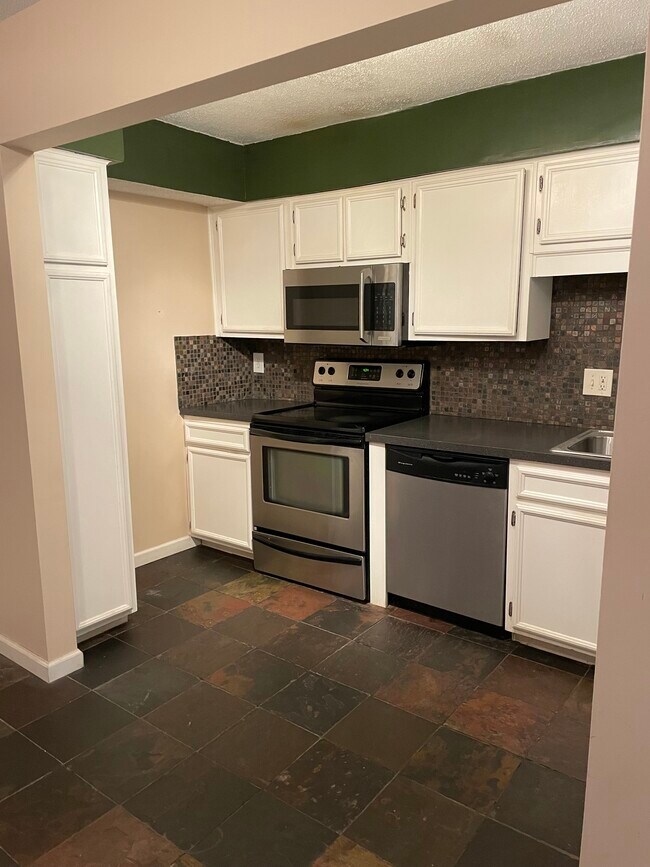 Building Photo - 3602 Gillham Rd