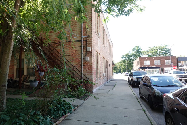 Building Photo - 2357 Walnut St