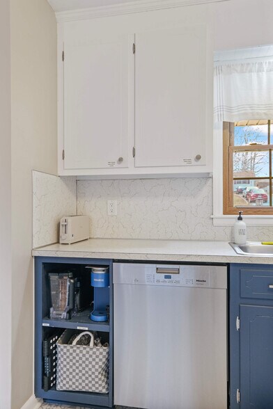 Building Photo - 5110 Pine Trail Dr