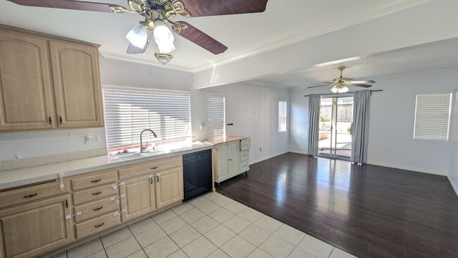 Building Photo - Excellent Location in Mira Mesa!