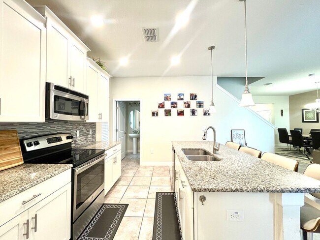 Building Photo - Available Move In 06/01! - Beautiful 3 Bed...