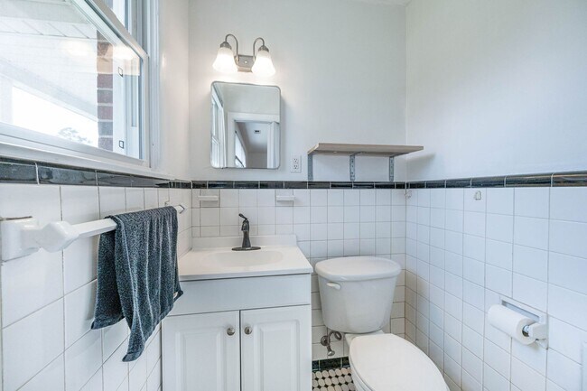 Building Photo - 3 Bedroom Home For Rent in Sandston VA With Detached Garage, Fenced Yard, and Lawn Care Included