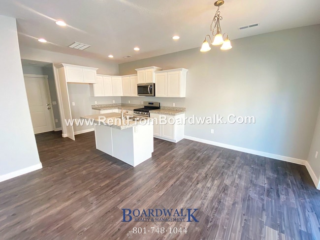 Building Photo - Single Family Home In Beautiful Community!