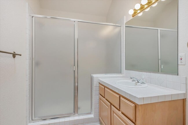 Building Photo - Spacious Townhome in Palo Alto