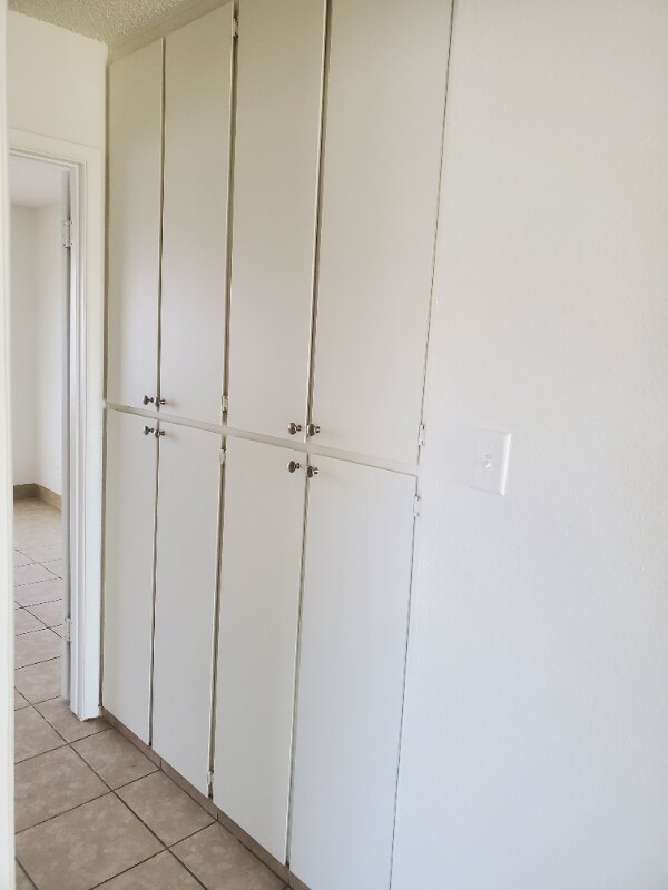 Building Photo - 1008 Willow Tree Dr
