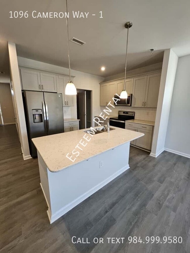 Building Photo - 1096 Cameron Wy