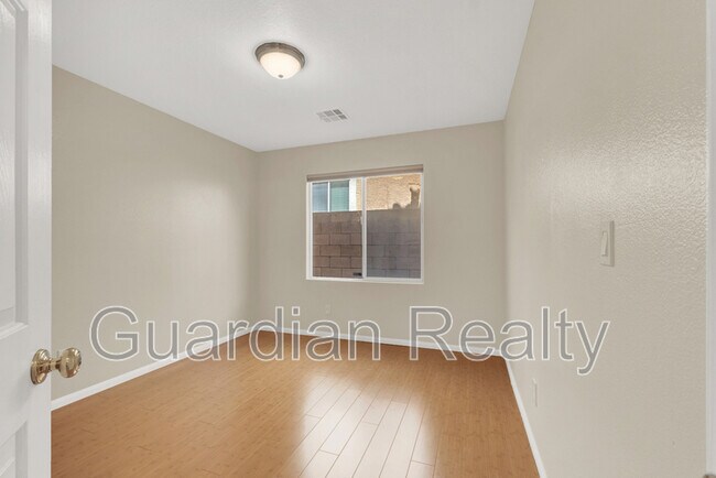 Building Photo - 224 Emerald Vista Way