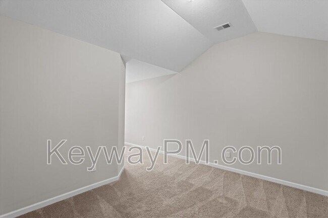 Building Photo - 1043 Linsmore Ave