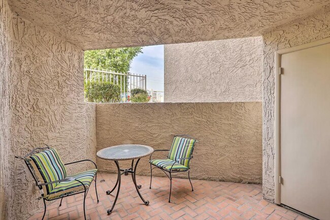 Building Photo - 7474 E Earll Dr