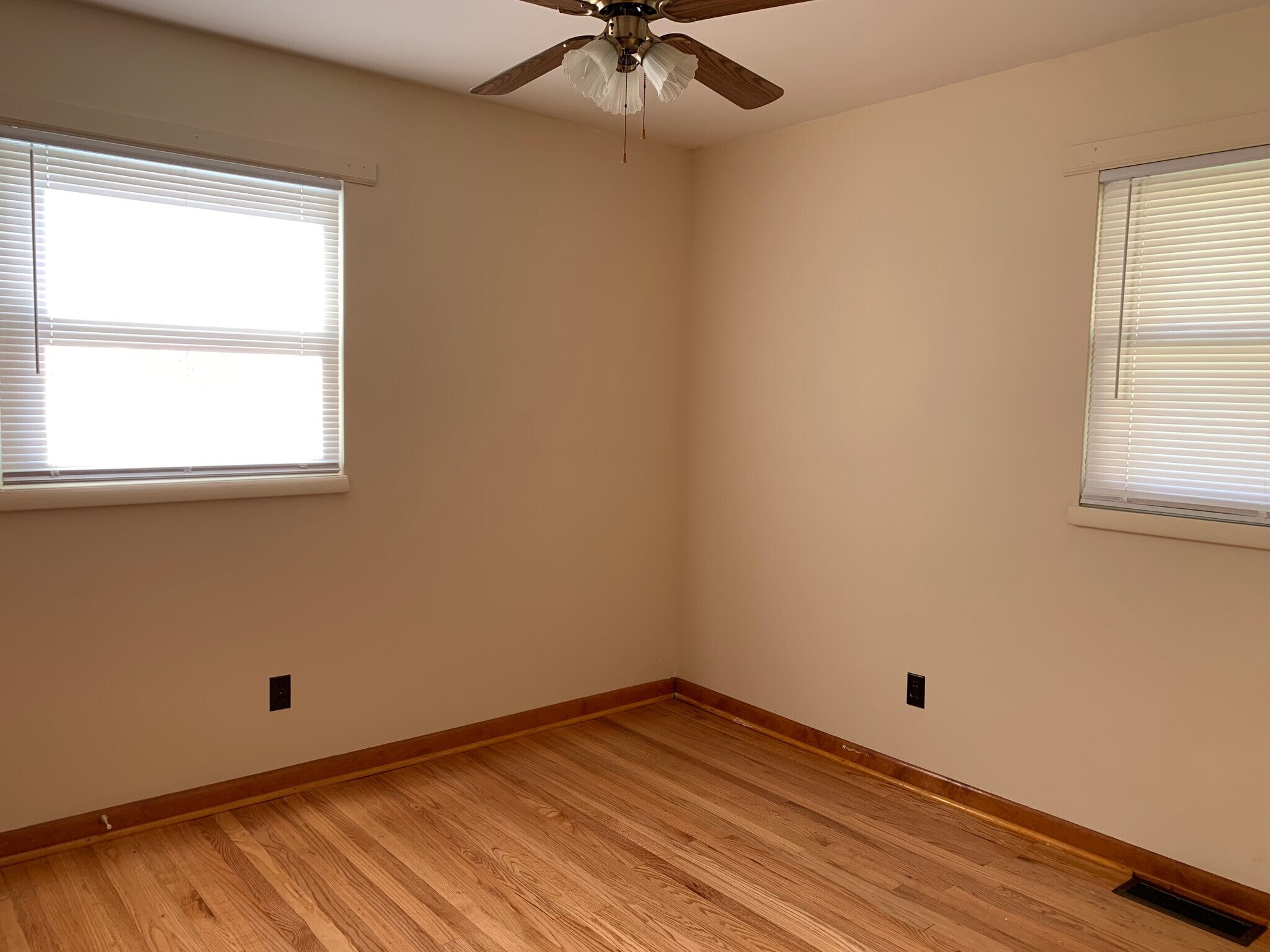 Building Photo - 13 Willow St