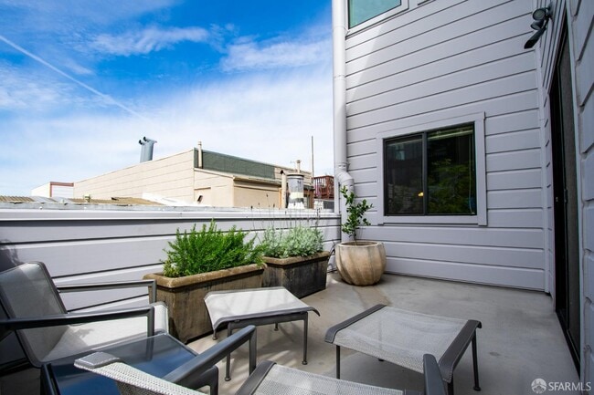 Building Photo - 5 Montague Pl