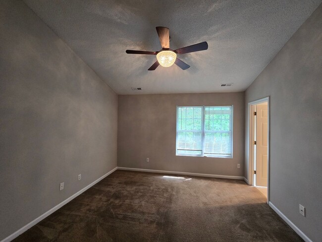 Building Photo - Charming Townhome in Established South Dur...