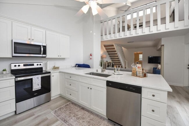 Building Photo - 1605 S US HIGHWAY 1