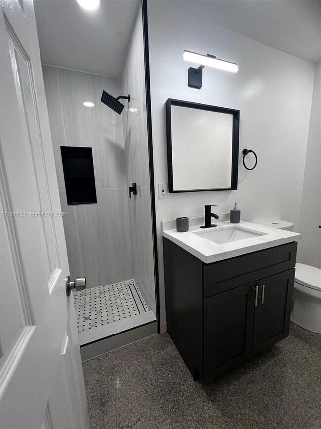 Building Photo - 3820 SW 16th St