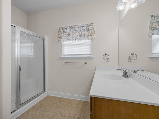 Building Photo - Spacious 4-Bedroom, 2 BA Ranch Home, 2 Car...