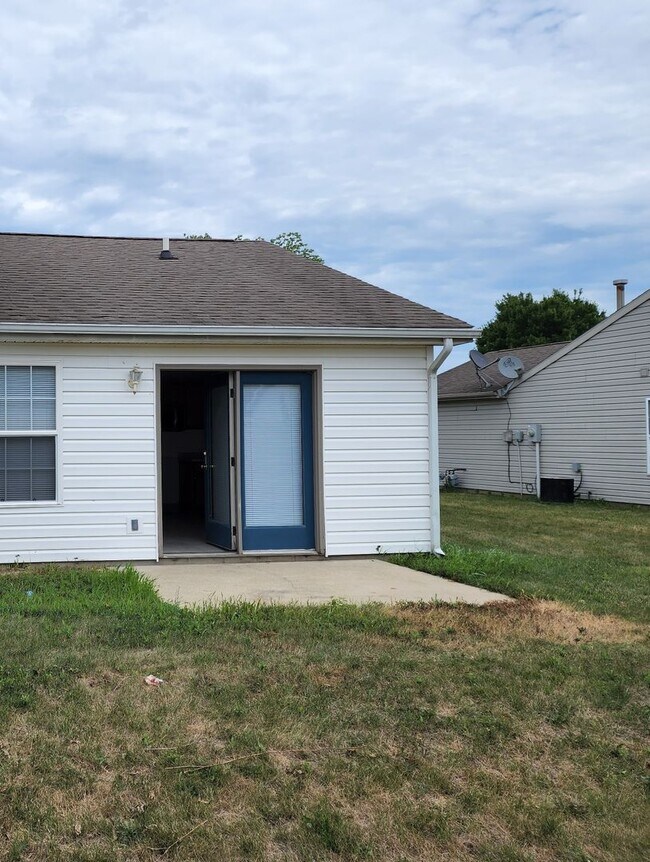 Building Photo - Three Bedroom Two Bath Home in Deerfield Farms Dayton, Indiana